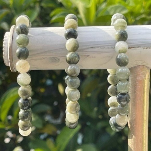 8mm Green Quartz Chakra Stretch Bracelet - Picture 4 of 4